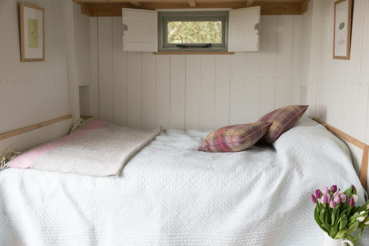 Tilbury Shepherd Huts With Hot Tubs Plus Holiday Cottages West Bagborough Exterior photo