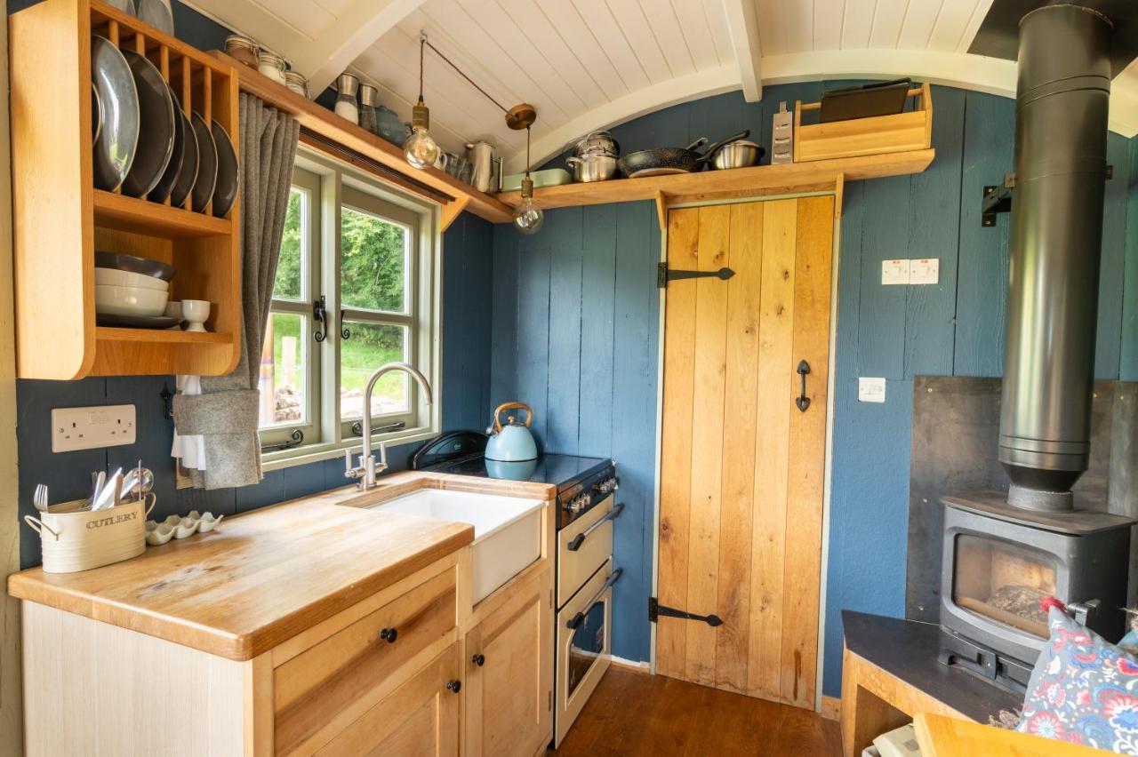 Tilbury Shepherd Huts With Hot Tubs Plus Holiday Cottages West Bagborough Exterior photo