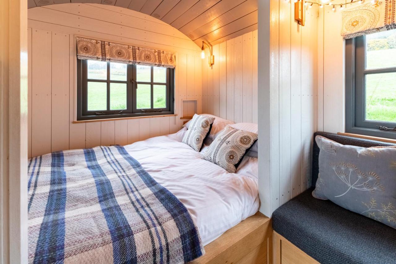 Tilbury Shepherd Huts With Hot Tubs Plus Holiday Cottages West Bagborough Exterior photo
